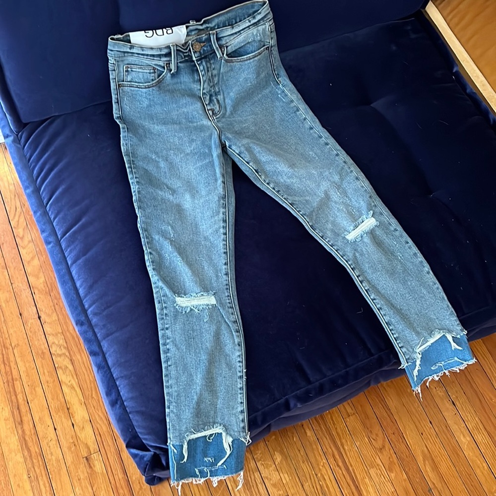 BDG TWIG HIGH RISE JEANS SIZE 26